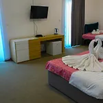 別荘 Oaza Mira & Resort-فندق ومنتجع واحة الهدوء