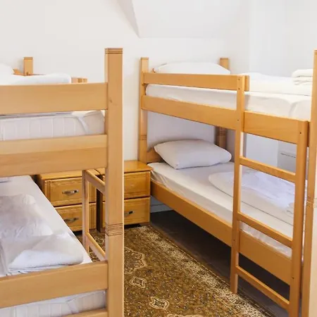 Semesterbostad Oaza Mira & Resort-فندق ومنتجع واحة الهدوء