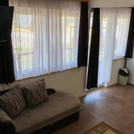 Semesterbostad Oaza Mira & Resort-فندق ومنتجع واحة الهدوء Vlasic