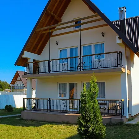 Casa de Férias Oaza Mira & Resort-فندق ومنتجع واحة الهدوء *