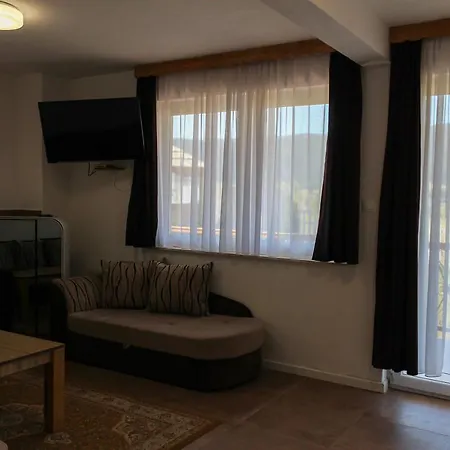 Semesterbostad Oaza Mira & Resort-فندق ومنتجع واحة الهدوء *