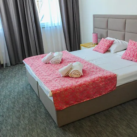 Oaza Mira & Resort-فندق ومنتجع واحة الهدوء Tatil Evi *