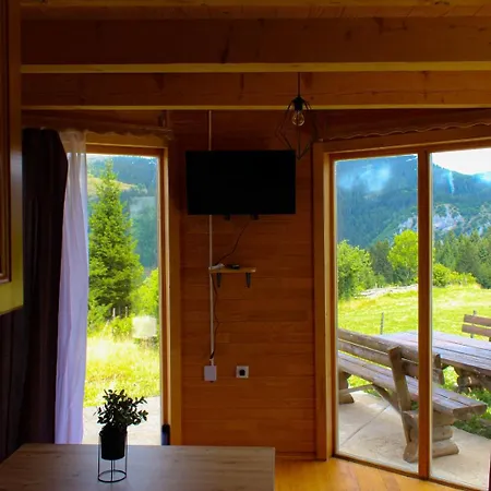 Casa de Férias Oaza Mira & Resort-فندق ومنتجع واحة الهدوء